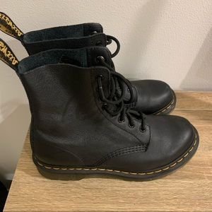 Womens Dr. Martens shoe, great condition lightly worn